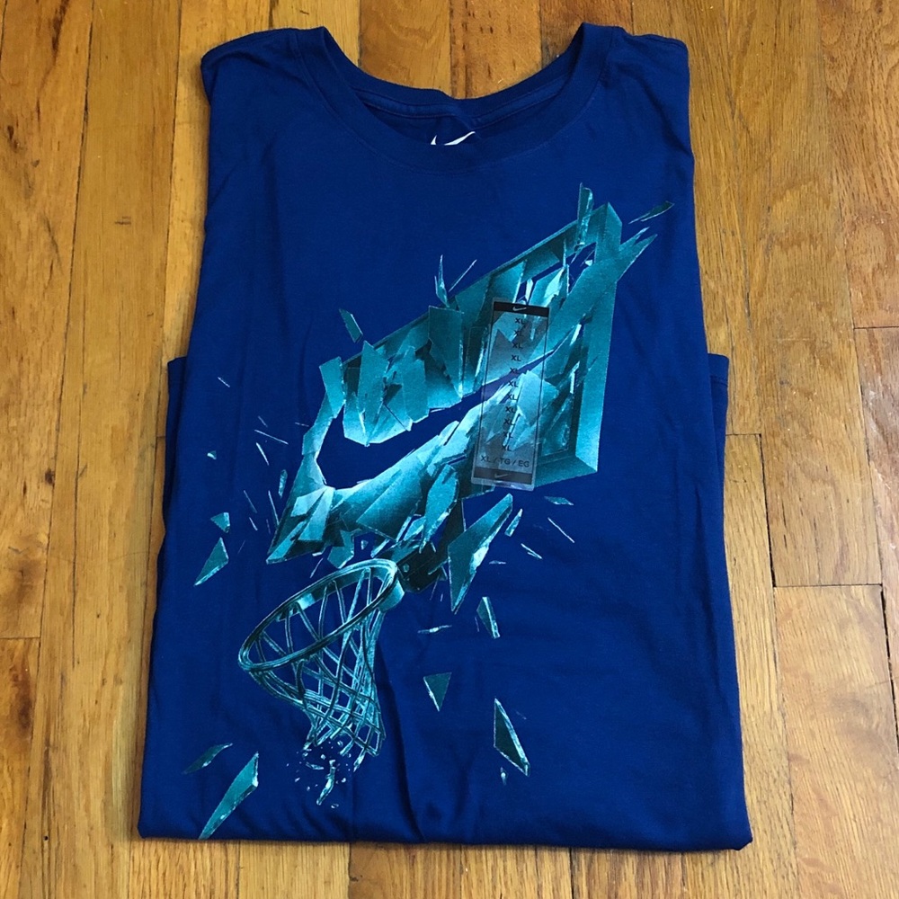 Brand new Nike basketball t-shirt. Size XL